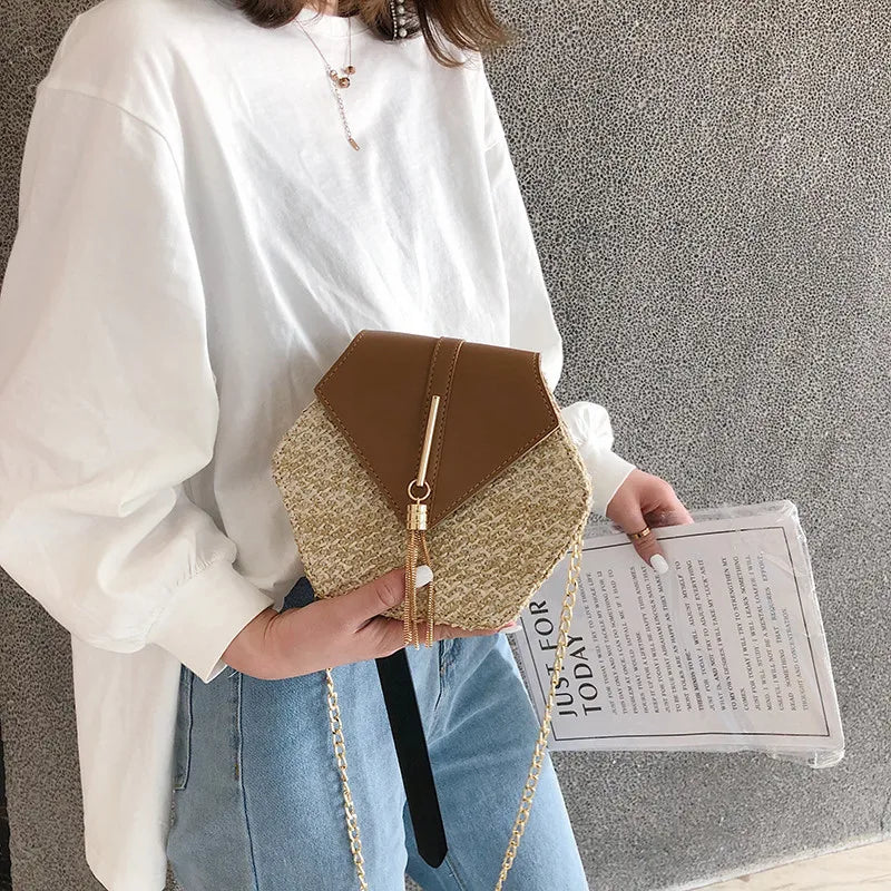 Bolsa Boho Geométrica Palha & Couro – Estilo Natural com Toque Sofisticado