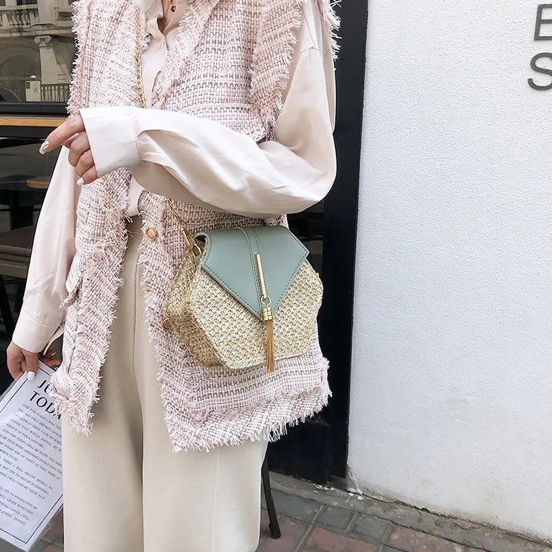 Bolsa Boho Geométrica Palha & Couro – Estilo Natural com Toque Sofisticado