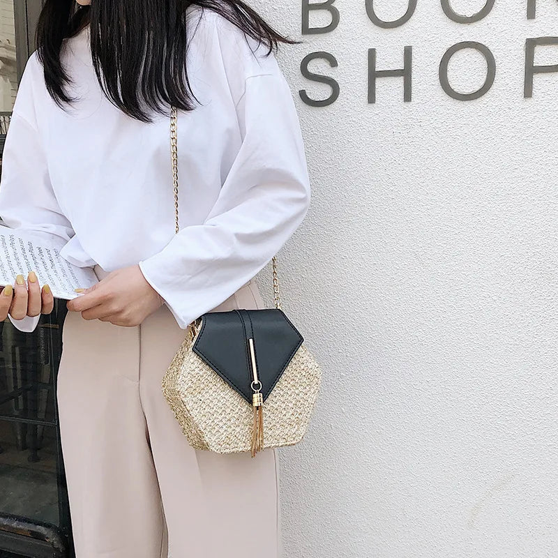 Bolsa Boho Geométrica Palha & Couro – Estilo Natural com Toque Sofisticado