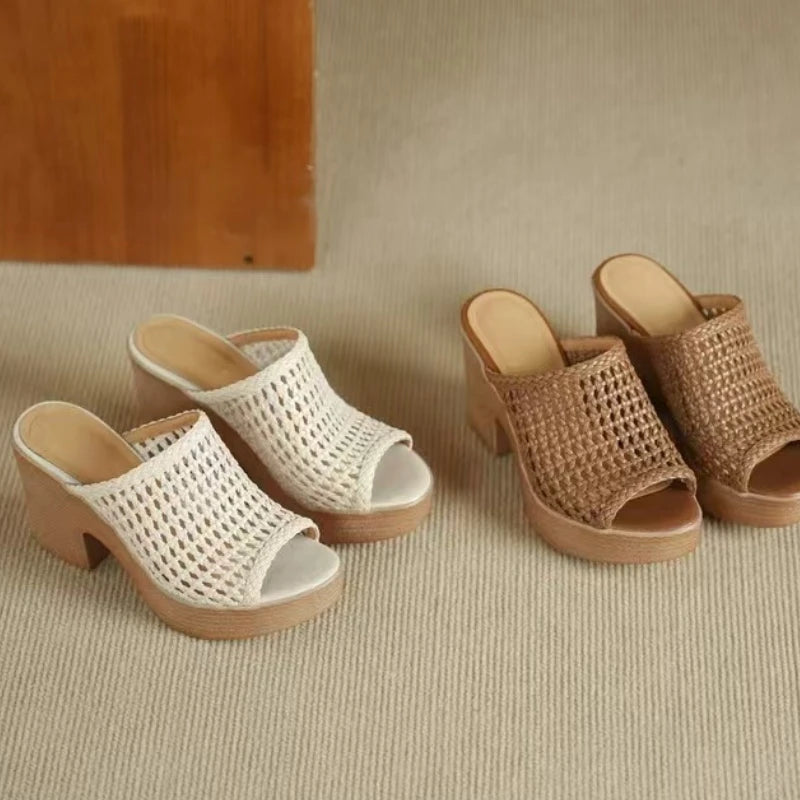 Sandália Plataforma Feminina com Salto Quadrado – Estilo e Conforto para o Verão