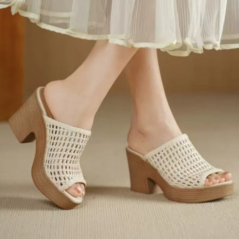 Sandália Plataforma Feminina com Salto Quadrado – Estilo e Conforto para o Verão