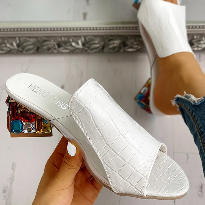 Sandália Feminina Cristal com Salto Quadrado – Elegância e Conforto para o Verão 2024